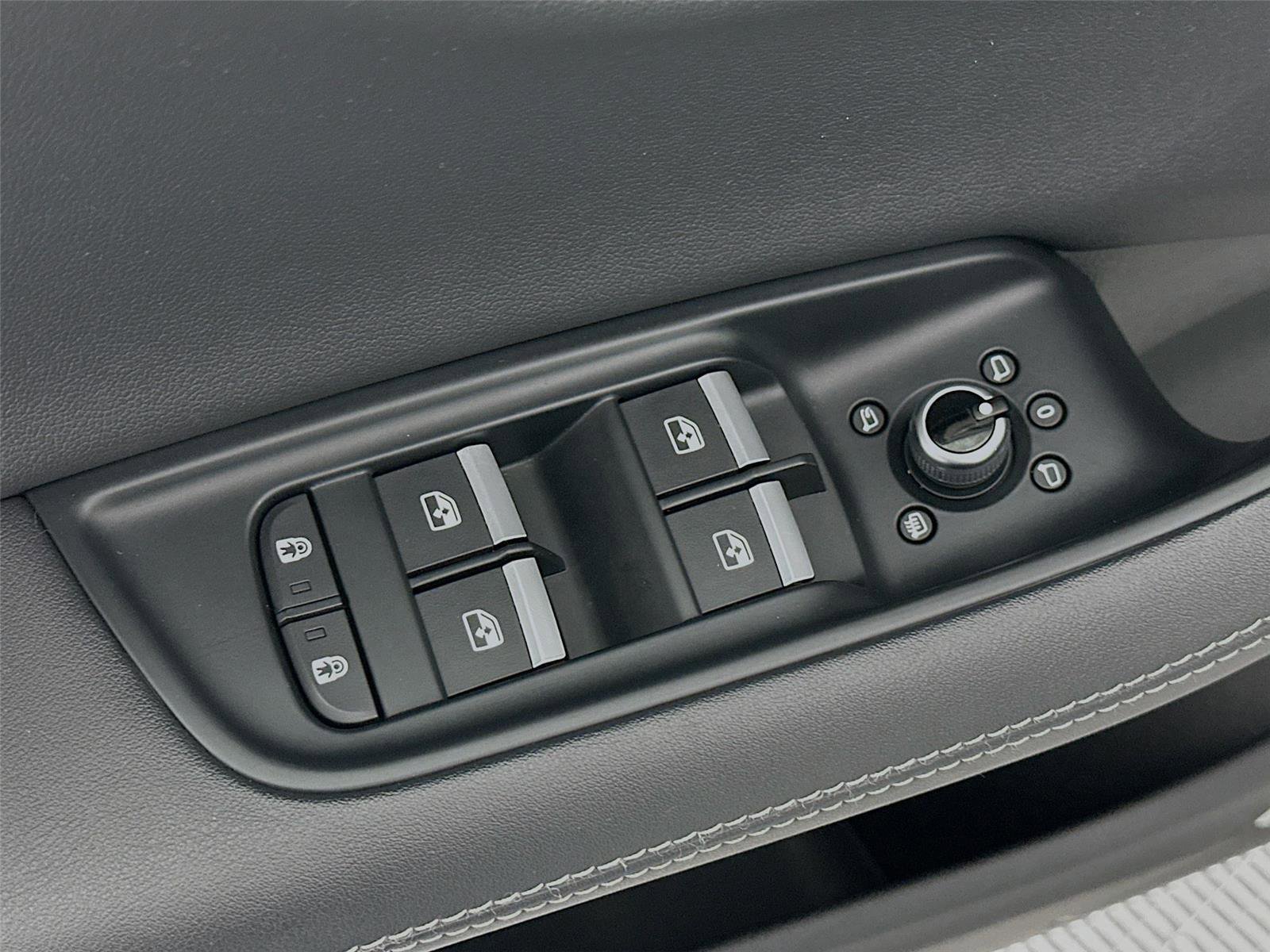 Used 2025 Audi Q7 3.0T Premium Plus image 22