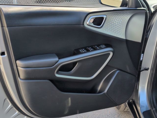 Certified 2025 Kia Soul LX w/ LX Technology Package FWD image 12