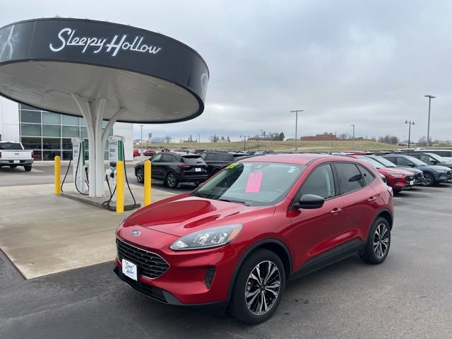 Used 2022 Ford Escape SE w/ SE Sport Appearance Package image 1
