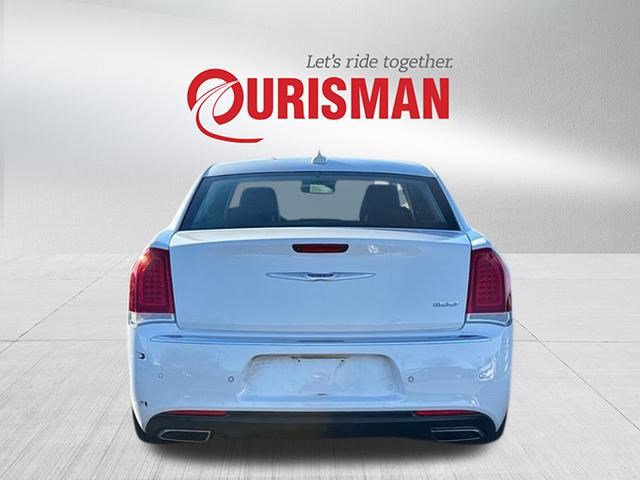 Used 2019 Chrysler 300 Limited w/ Safetytec Plus Group image 3