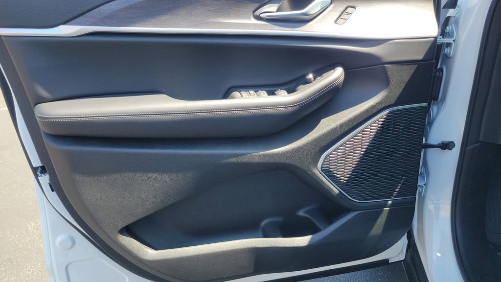 New 2025 Jeep Grand Cherokee L Limited w/ Black Appearance Package image 21