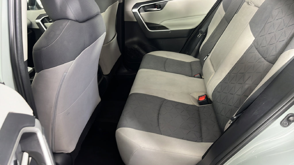 Used 2020 Toyota RAV4 XLE w/ Convenience Package FWD image 18