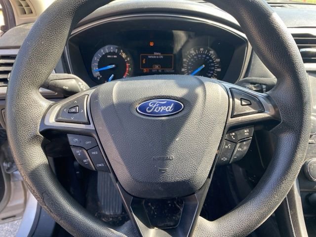 Used 2017 Ford Fusion SE image 16