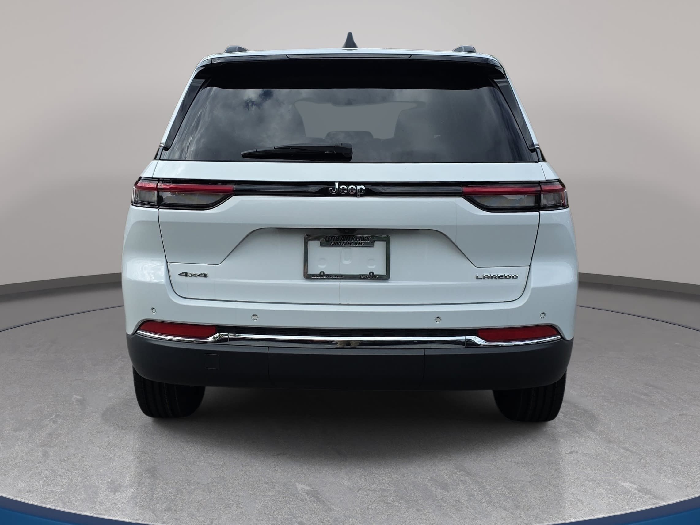 Certified 2023 Jeep Grand Cherokee Laredo AWD/4WD image 6
