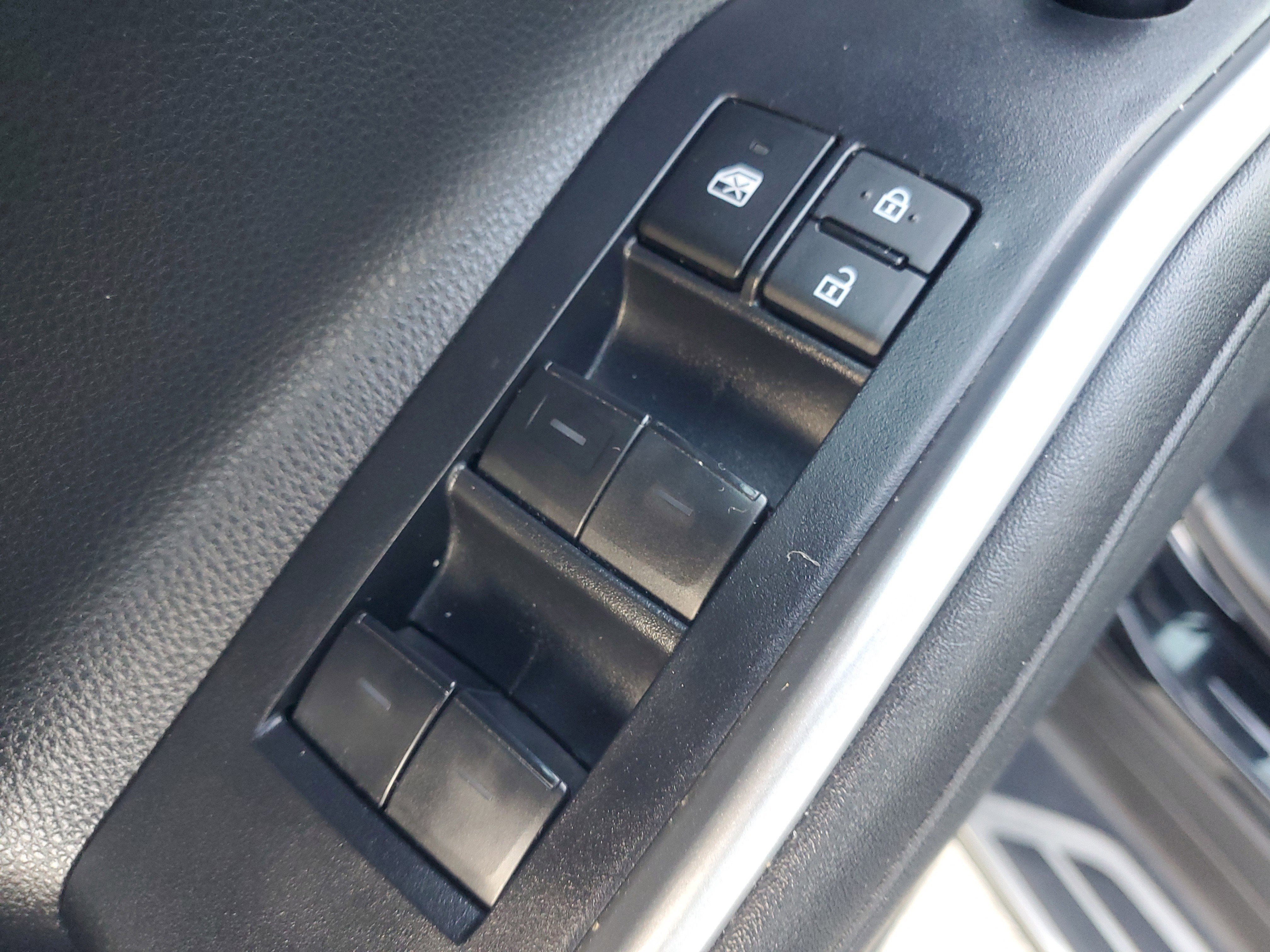 Used 2023 Toyota Highlander LE image 21