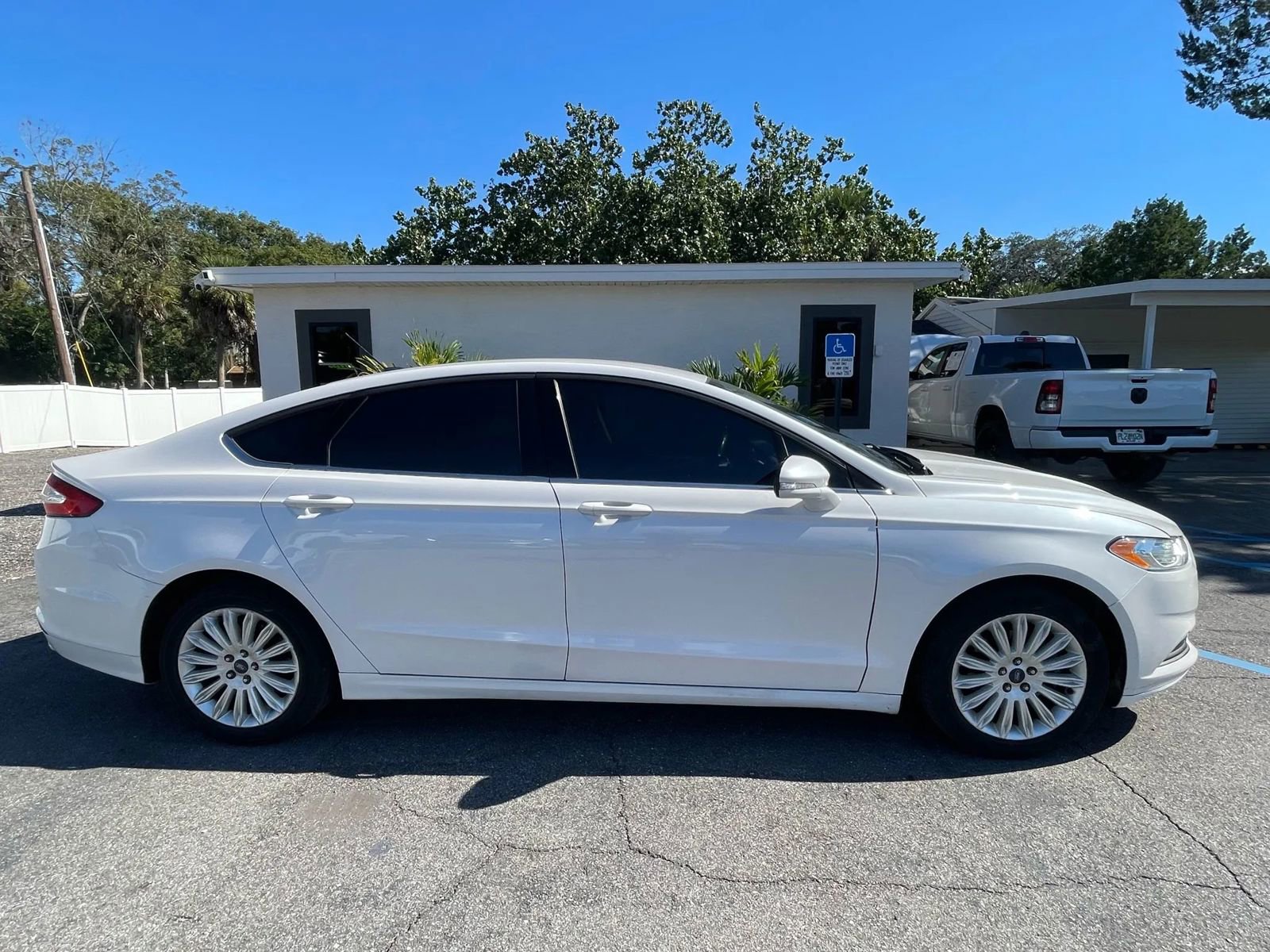 Used 2013 Ford Fusion SE image 4