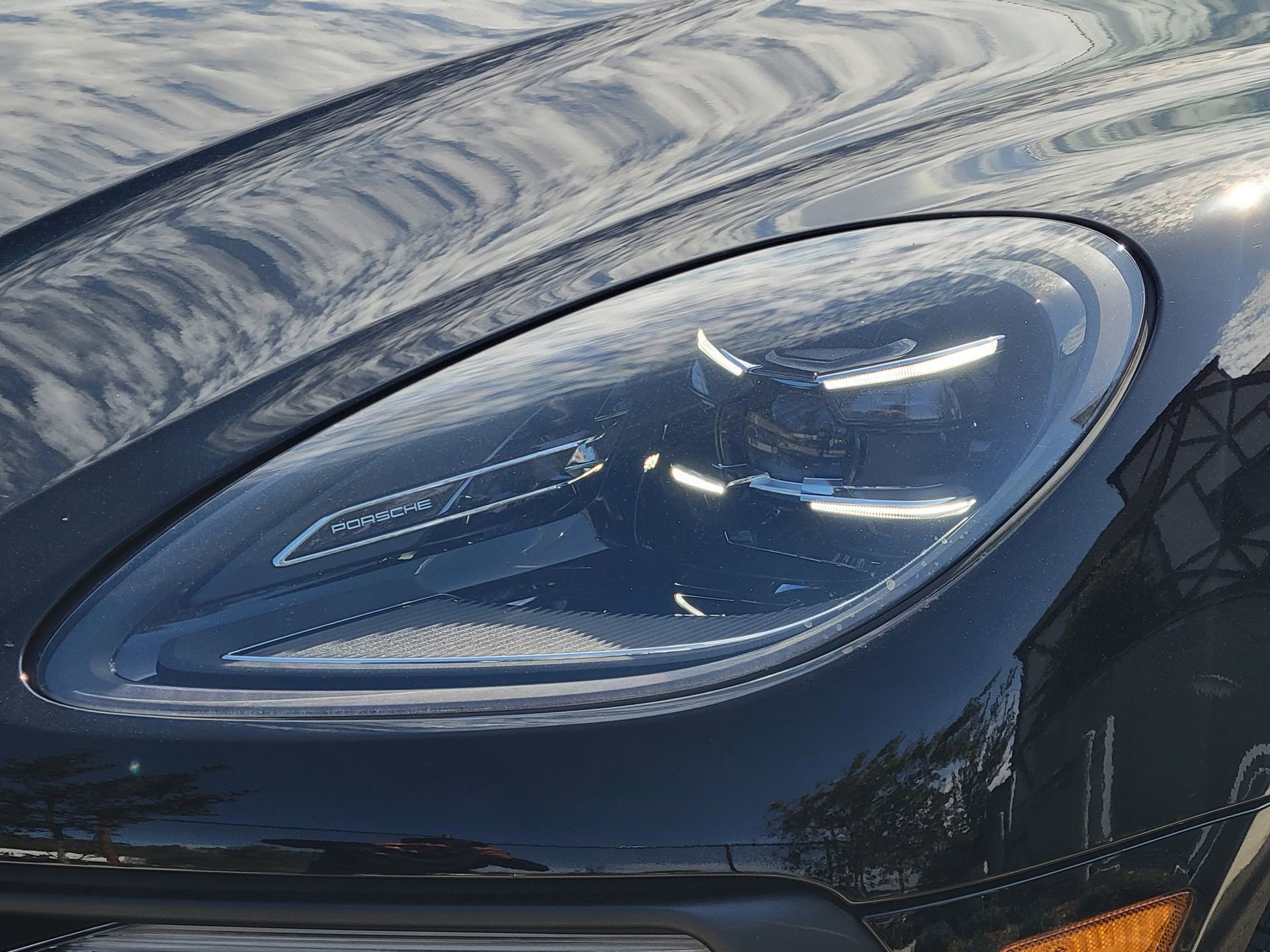 Used 2025 Porsche Macan image 36