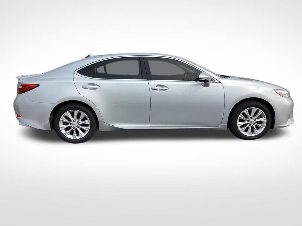 Used 2013 Lexus ES 300h w/ Ultra Luxury Pkg image 12