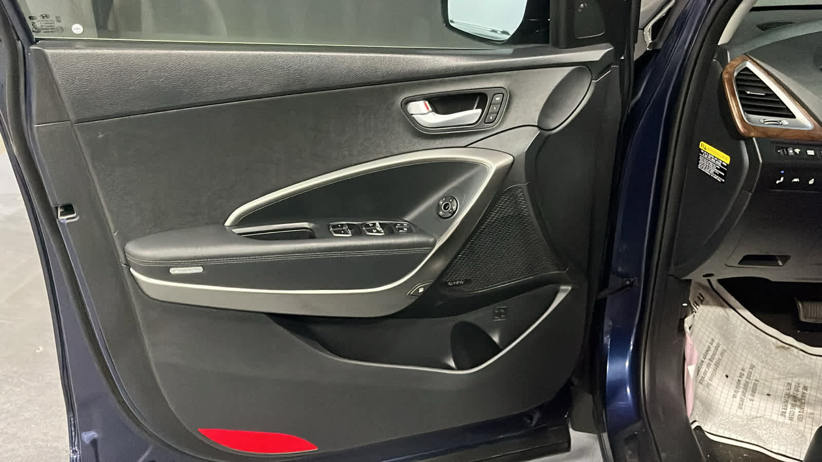 Used 2017 Hyundai Santa Fe Limited AWD/4WD image 9