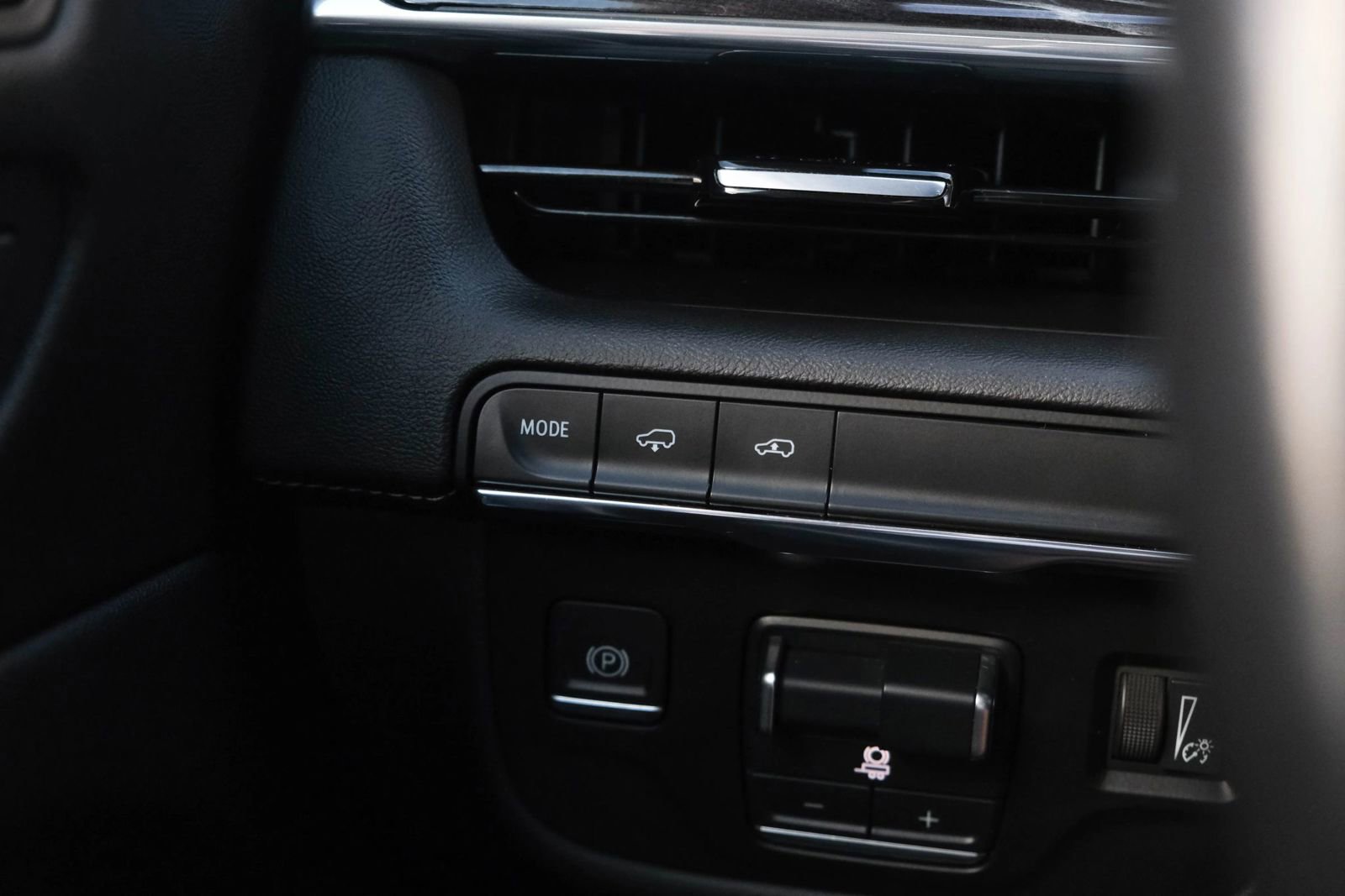 Used 2021 Cadillac Escalade ESV Sport w/ Driver Assist Tech Package image 42