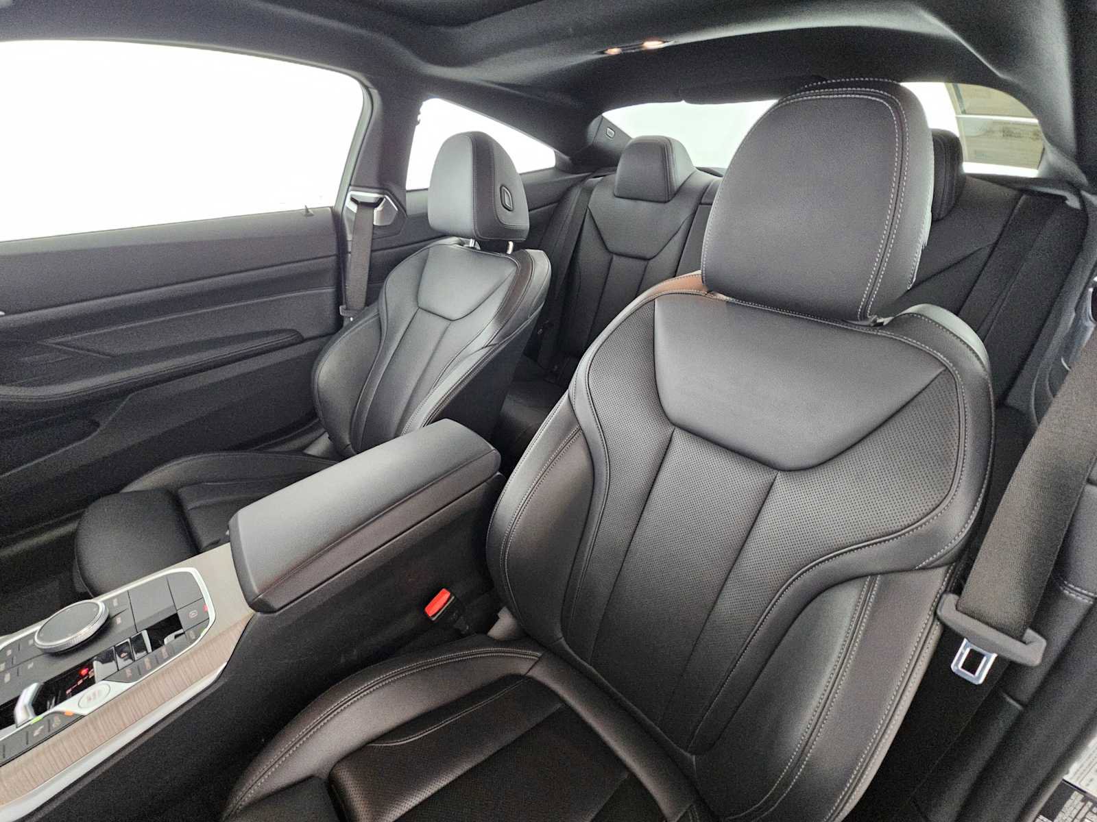 Used 2025 BMW 430i Coupe w/ Premium Package image 17