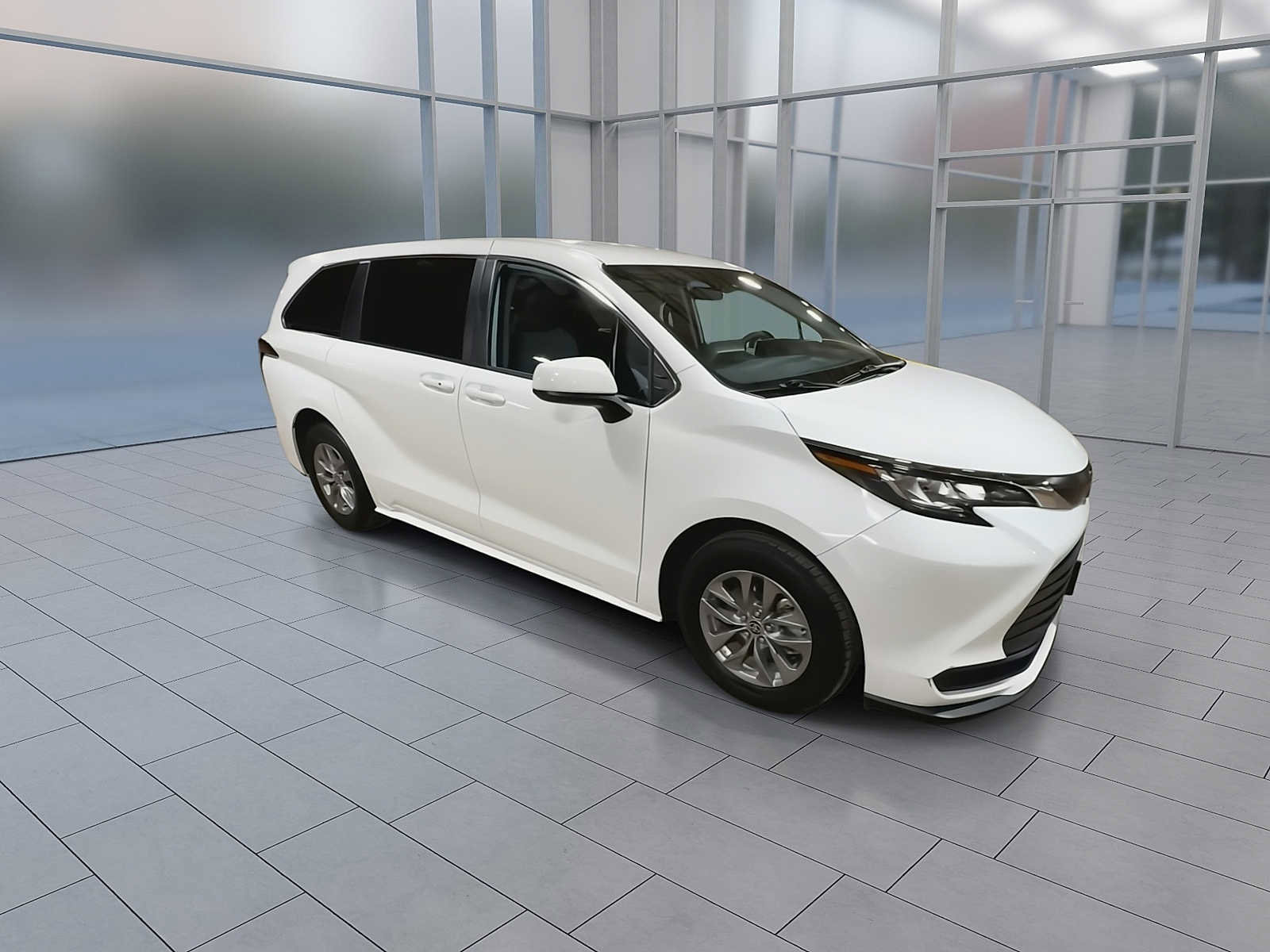 Certified 2022 Toyota Sienna LE FWD image 2