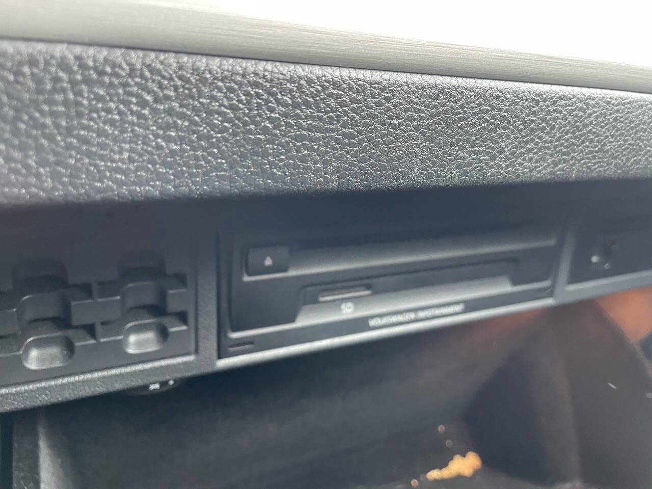 Used 2016 Volkswagen Golf S image 30