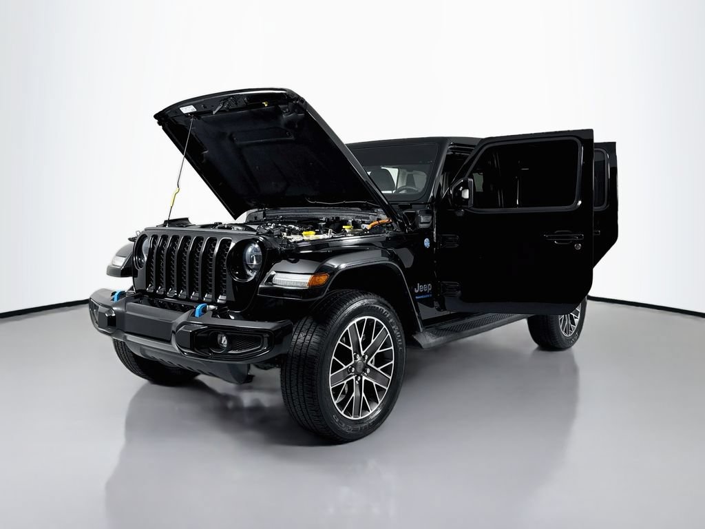 Used 2023 Jeep Wrangler Unlimited Sahara AWD/4WD image 18