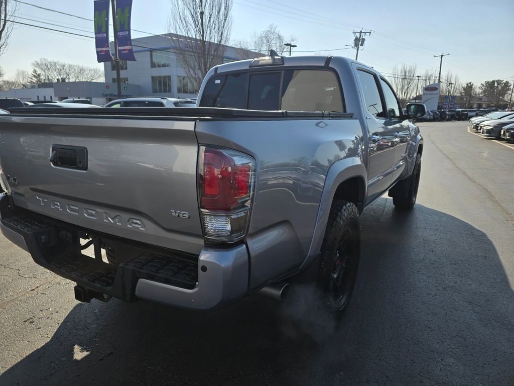 Used 2016 Toyota Tacoma Limited w/ Towing Package image 8