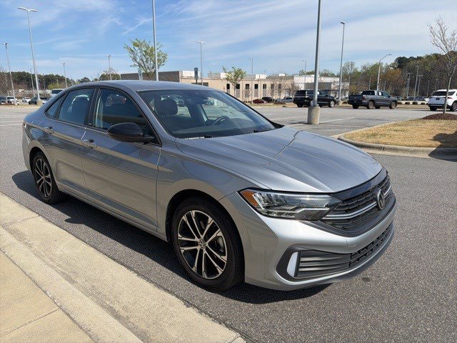 Used 2024 Volkswagen Jetta Sport image 7