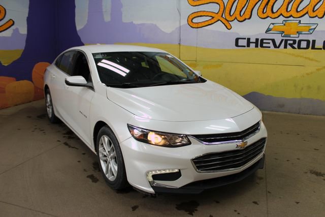 Used 2017 Chevrolet Malibu LT FWD image 4