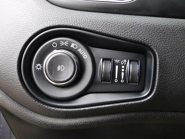 Used 2022 Jeep Renegade Latitude image 24