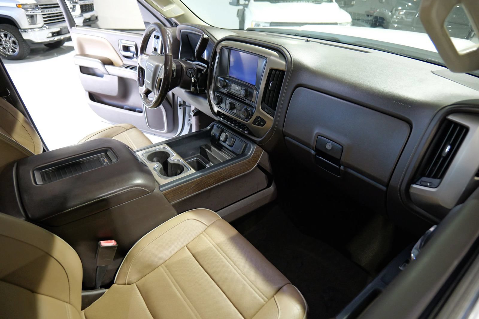 Used 2018 GMC Sierra 2500 Denali w/ Duramax Plus Package AWD/4WD image 23