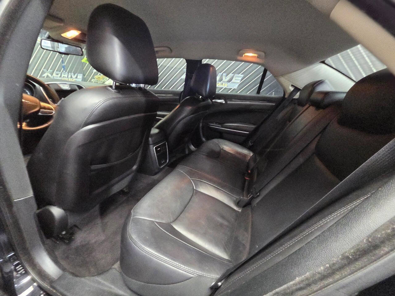 Used 2018 Chrysler 300 Touring L AWD/4WD image 28