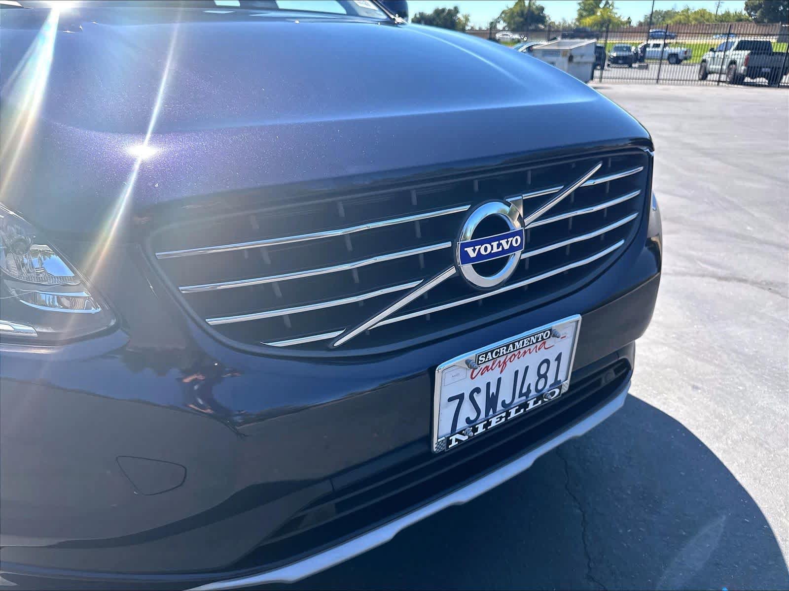 Used 2016 Volvo XC60 T5 Premier w/ Proximity Package FWD image 33