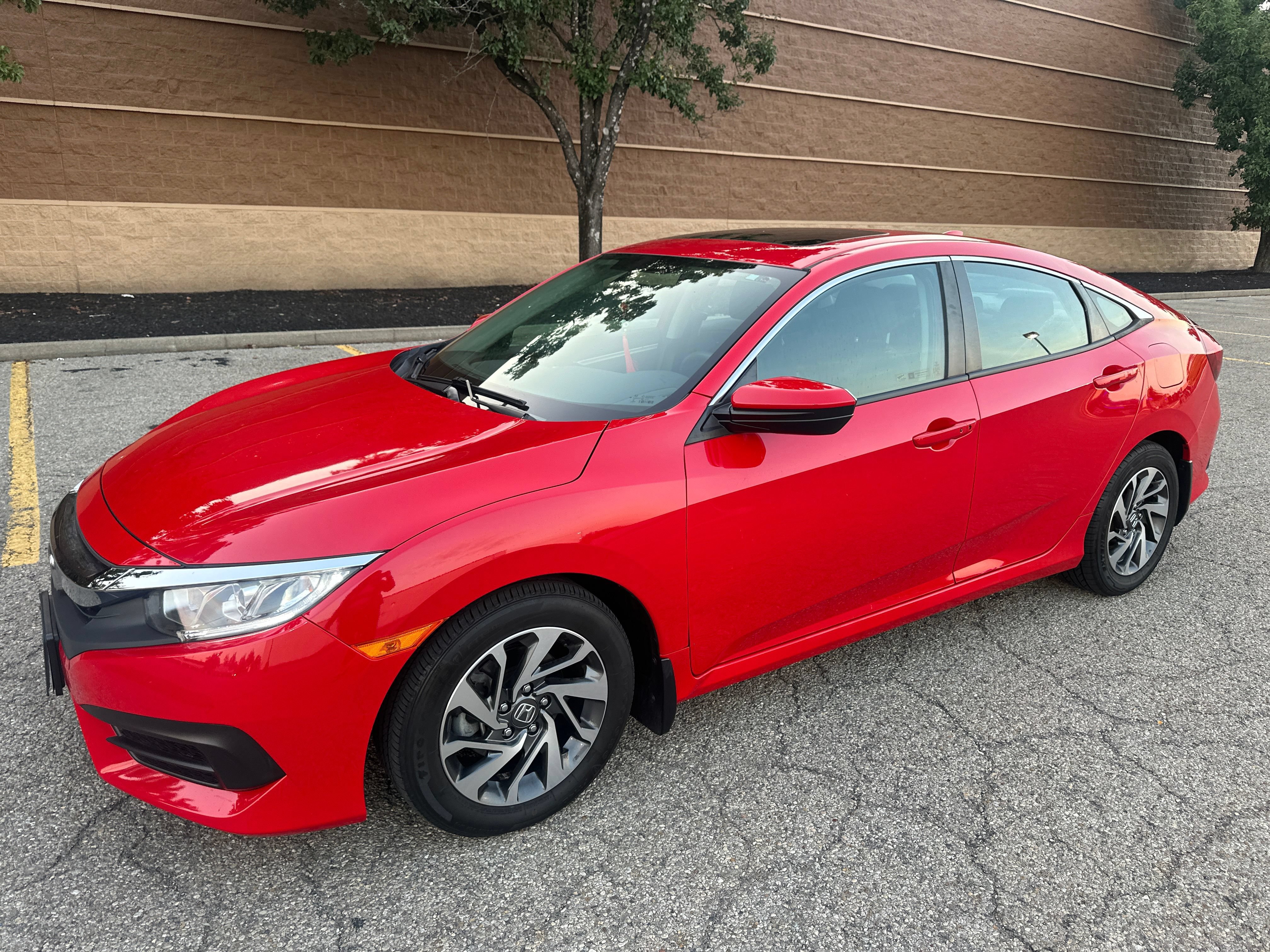 Used 2018 Honda Civic EX image 2