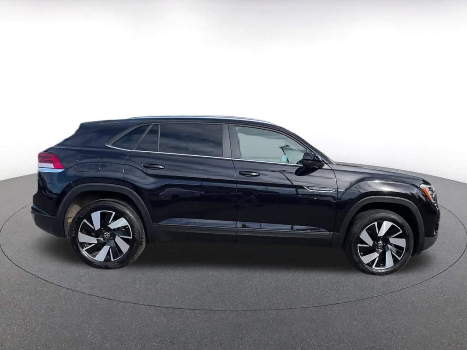 Used 2025 Volkswagen Atlas Cross Sport SE image 16