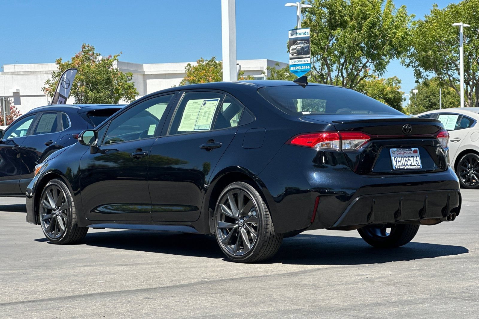 Used 2023 Toyota Corolla SE w/ SE Premium Package FWD image 6