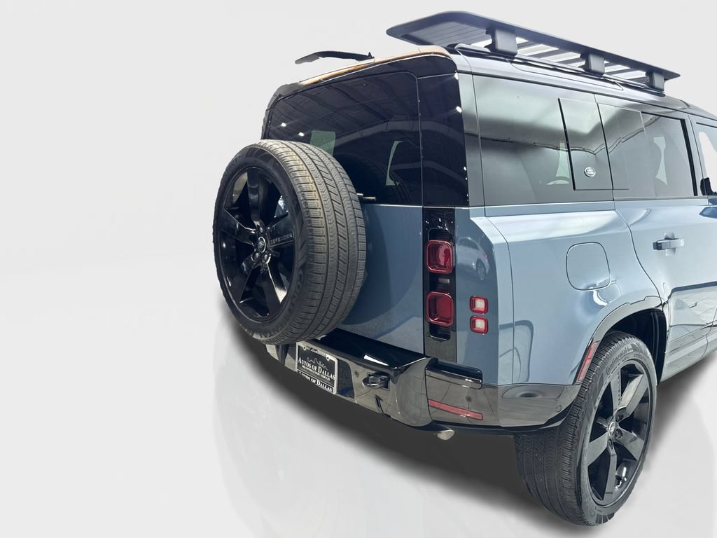 Used 2024 Land Rover Defender 110 X-Dynamic SE AWD/4WD image 18