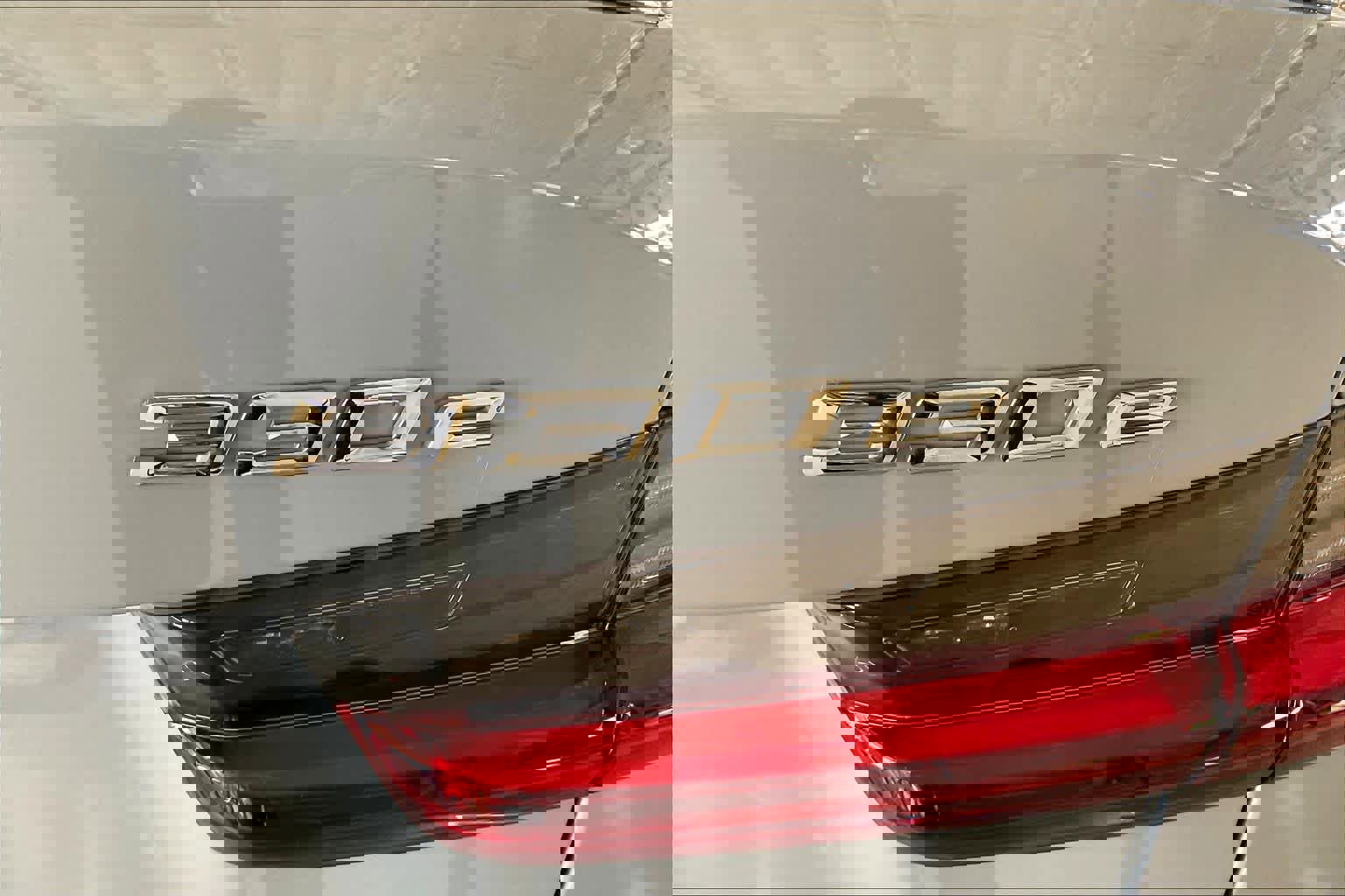 Used 2024 BMW 330e w/ Premium Package image 9