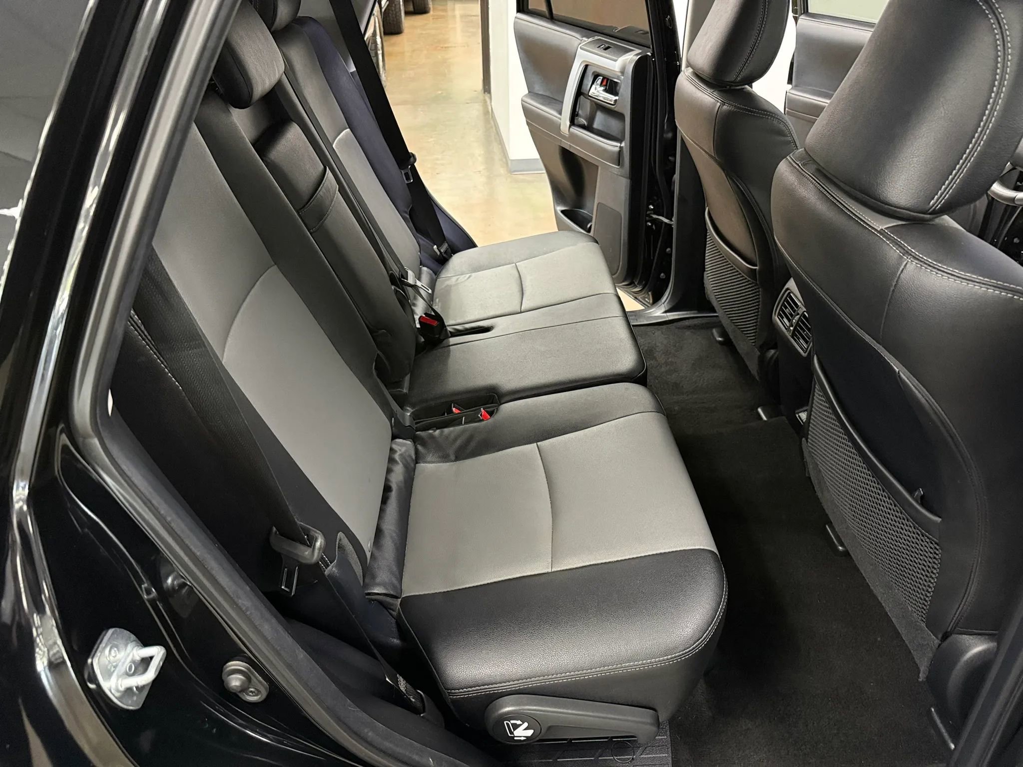 Used 2020 Toyota 4Runner SR5 Premium w/ Moonroof Package AWD/4WD image 14