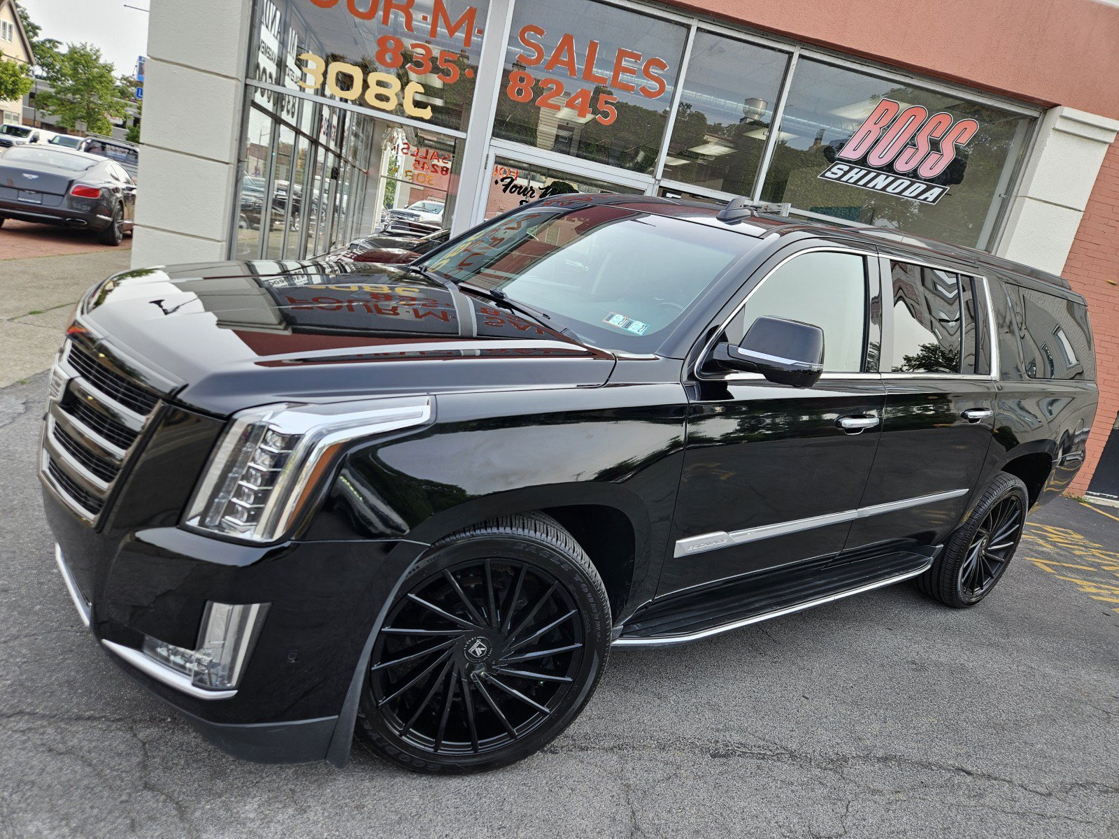 Used 2017 Cadillac Escalade ESV 4WD image 22