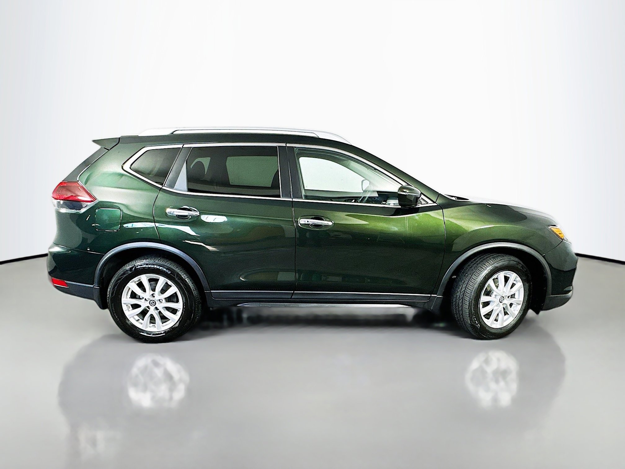 Used 2020 Nissan Rogue SV image 8