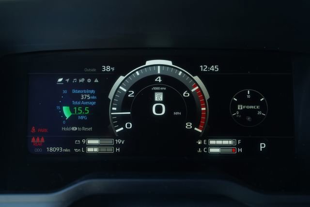 Used 2025 Toyota Tundra Limited AWD/4WD image 29