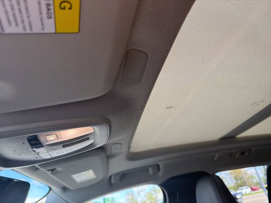 Used 2025 Volvo XC40 B5 Plus image 12