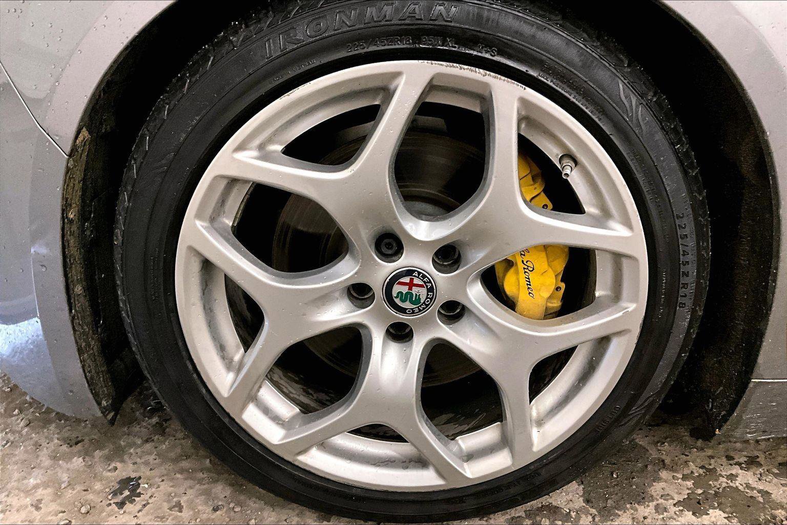 Used 2018 Alfa Romeo Giulia Ti image 10