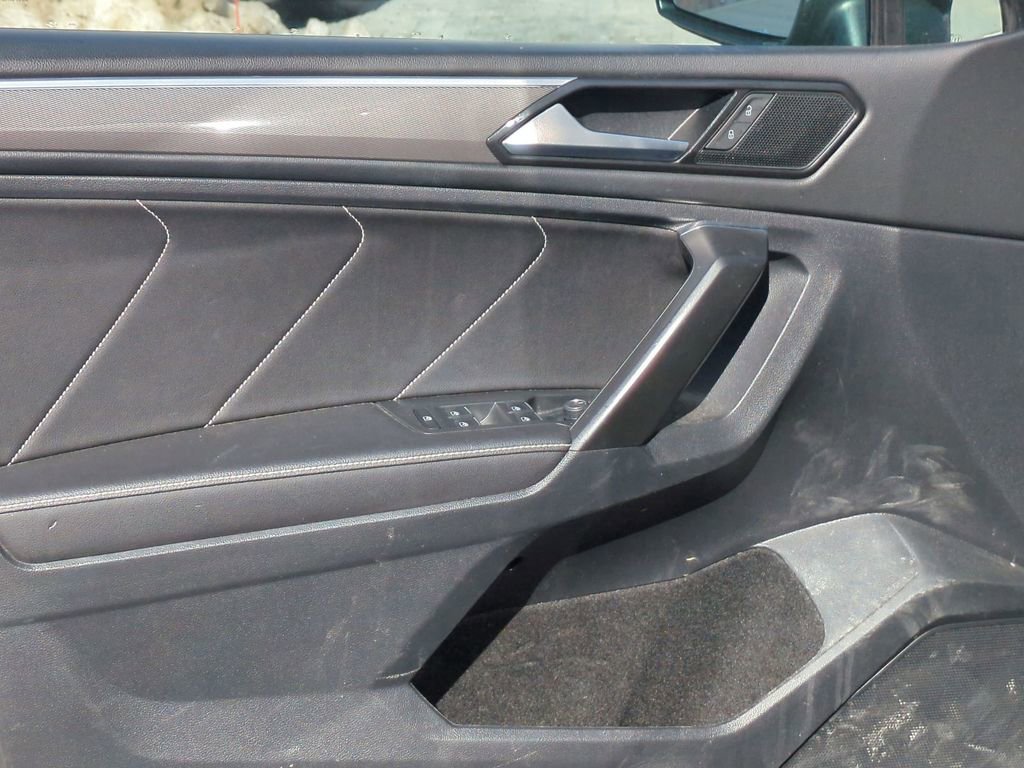 Used 2023 Volkswagen Tiguan SE R-Line image 11