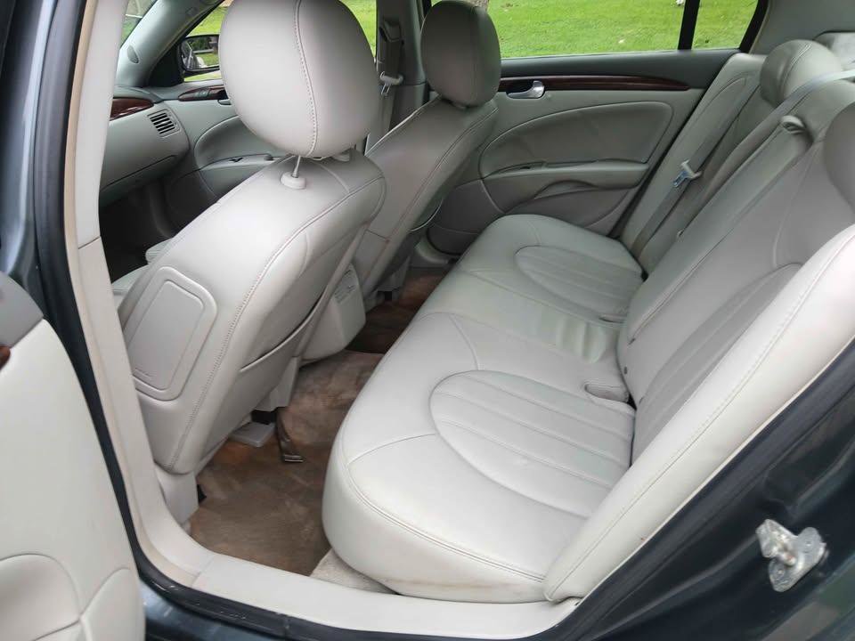 Used 2009 Buick Lucerne CXL w/ Driver Confidence Package FWD image 17