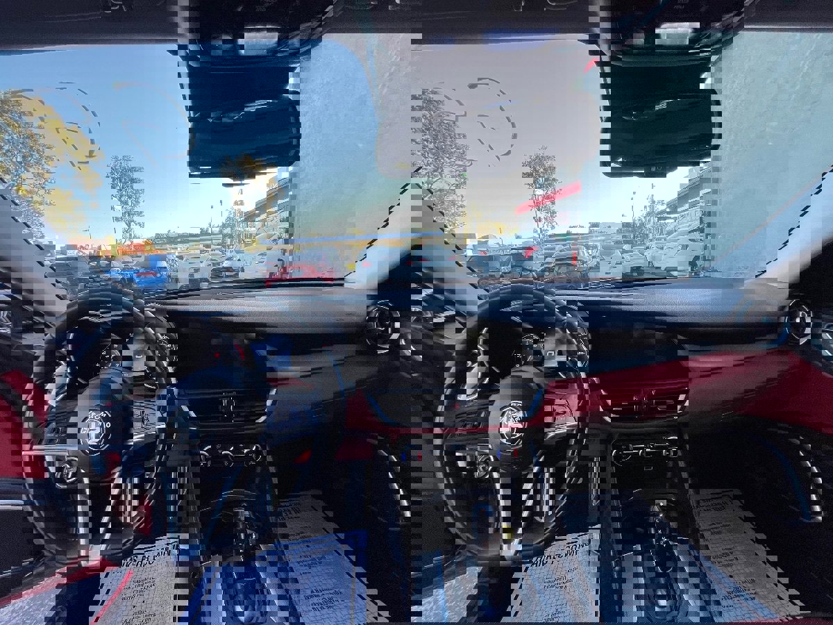 Used 2017 Alfa Romeo Giulia w/ Sport Appearance Package image 9