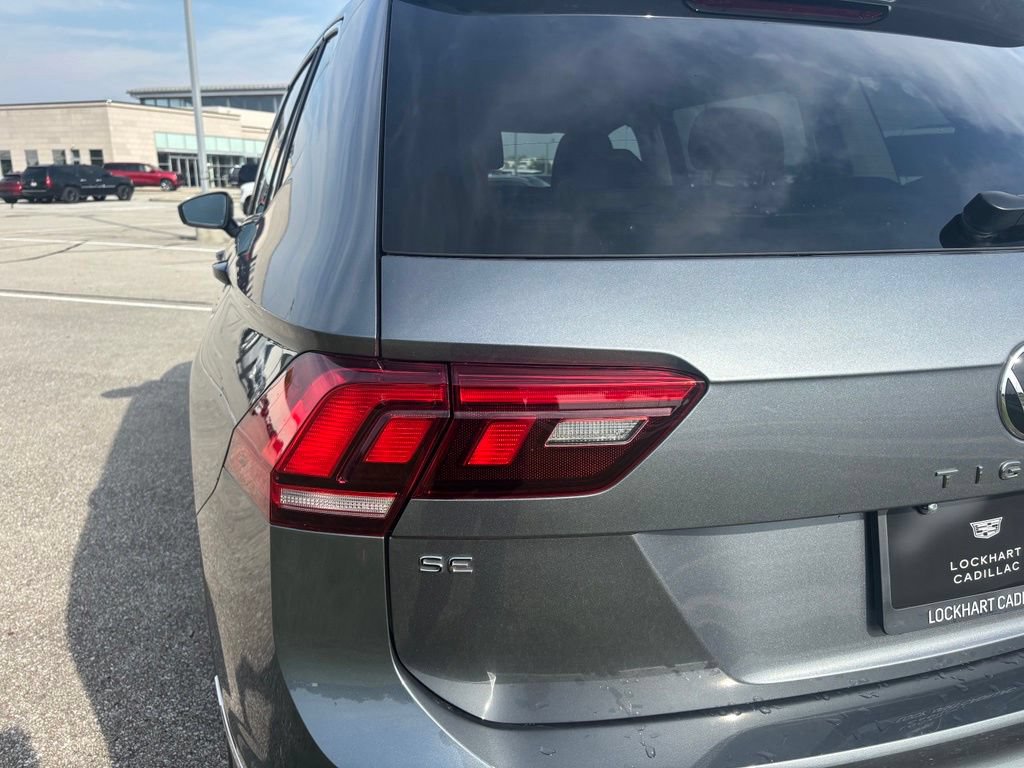 Used 2023 Volkswagen Tiguan SE w/ Panoramic Sunroof Package FWD image 11