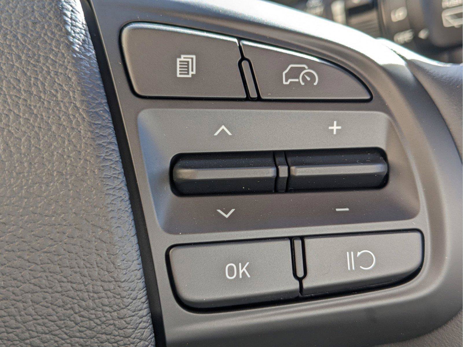 New 2025 Hyundai Venue SEL FWD image 29