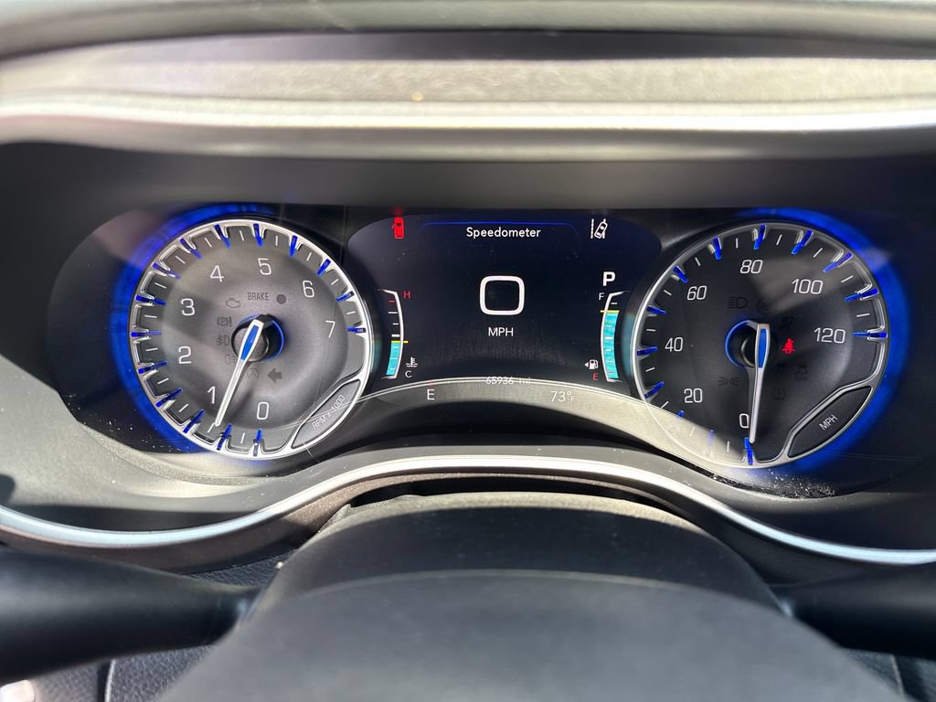 Used 2024 Chrysler Pacifica Touring-L FWD image 22