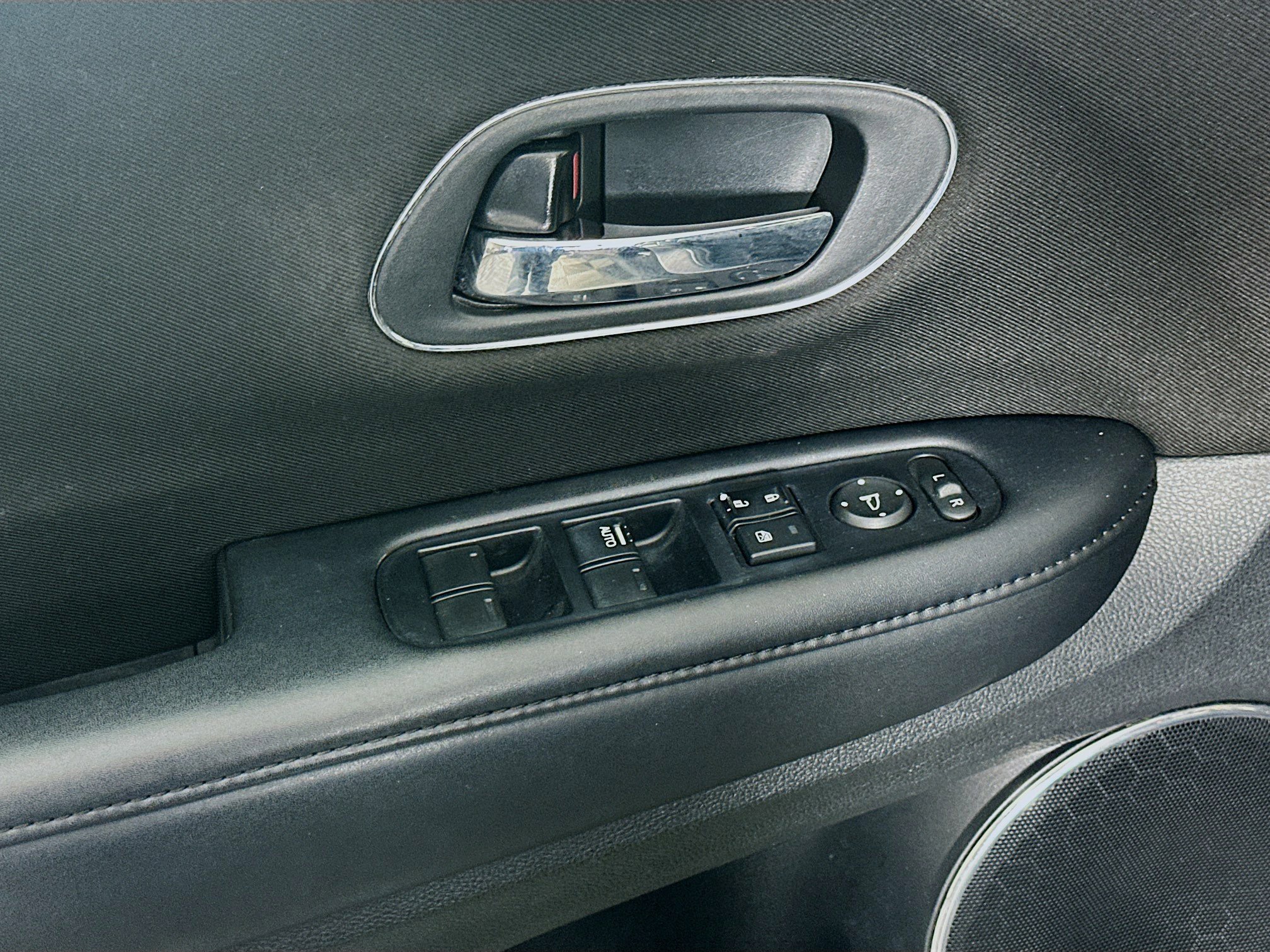 Used 2018 Honda HR-V EX image 15