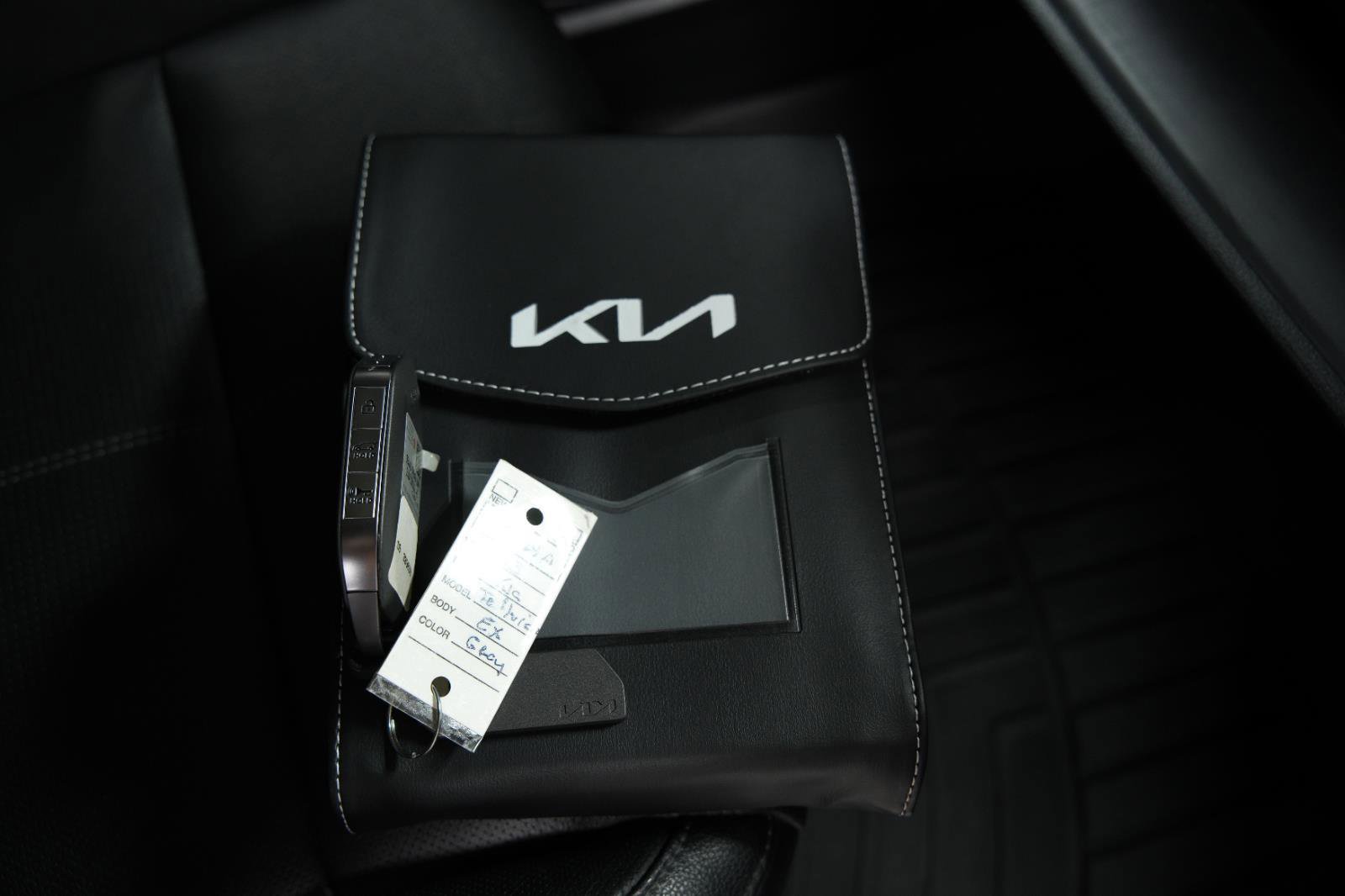 Used 2023 Kia Telluride EX w/ EX Captain's Chair Package image 45