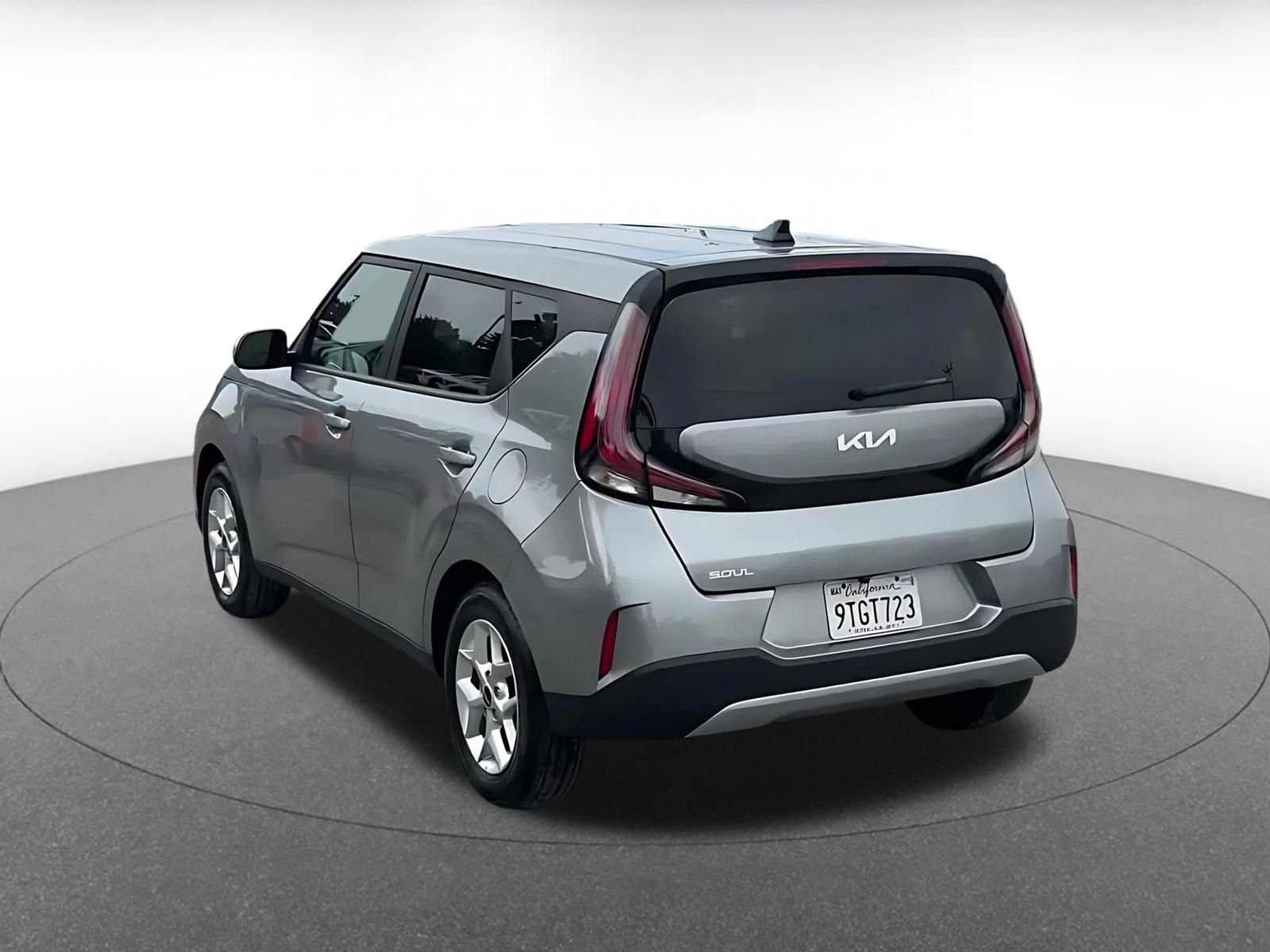 Used 2025 Kia Soul LX w/ LX Technology Package FWD image 10