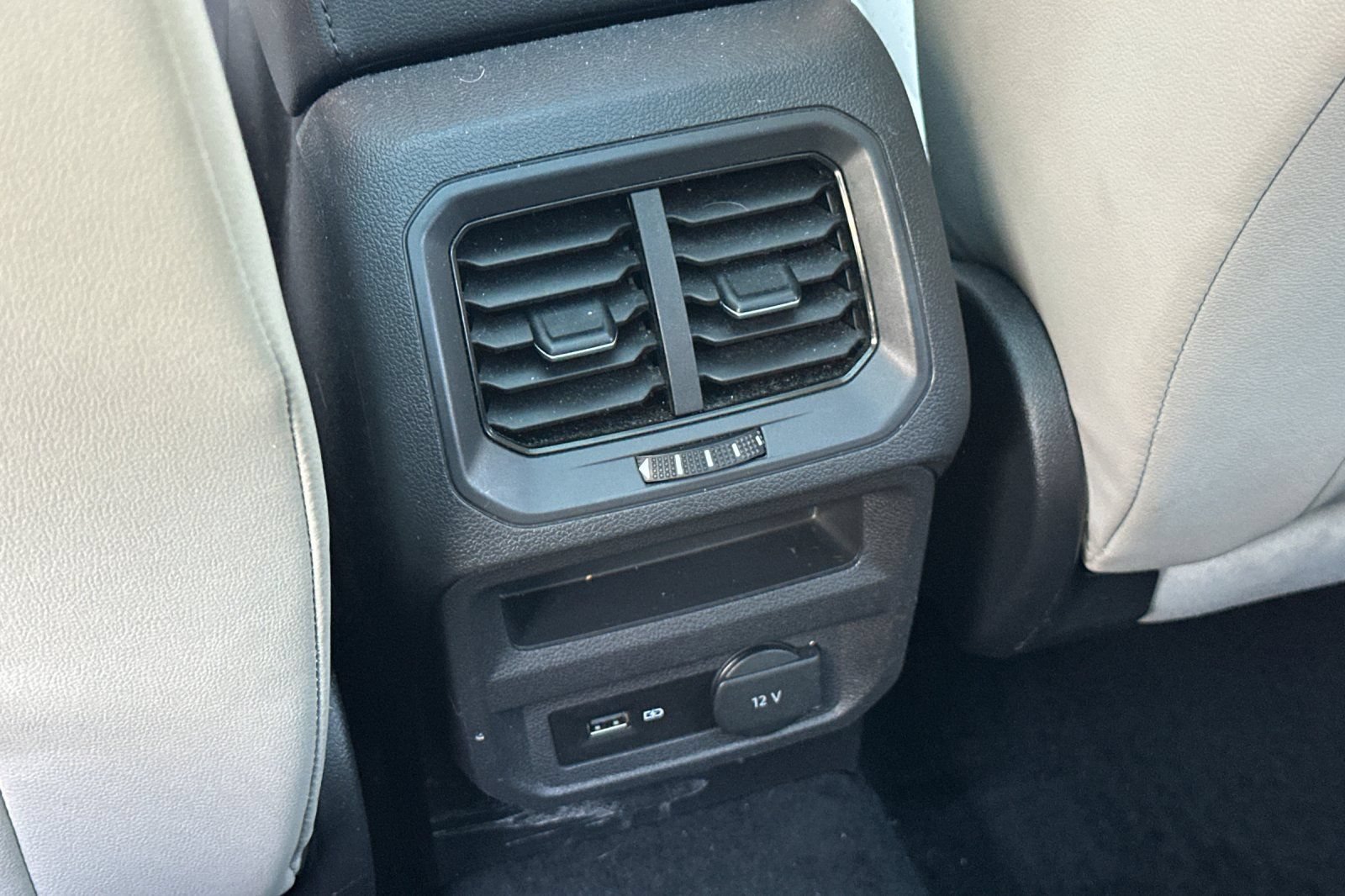 Used 2019 Volkswagen Tiguan SEL w/ 3rd Row Seat Package AWD/4WD image 17