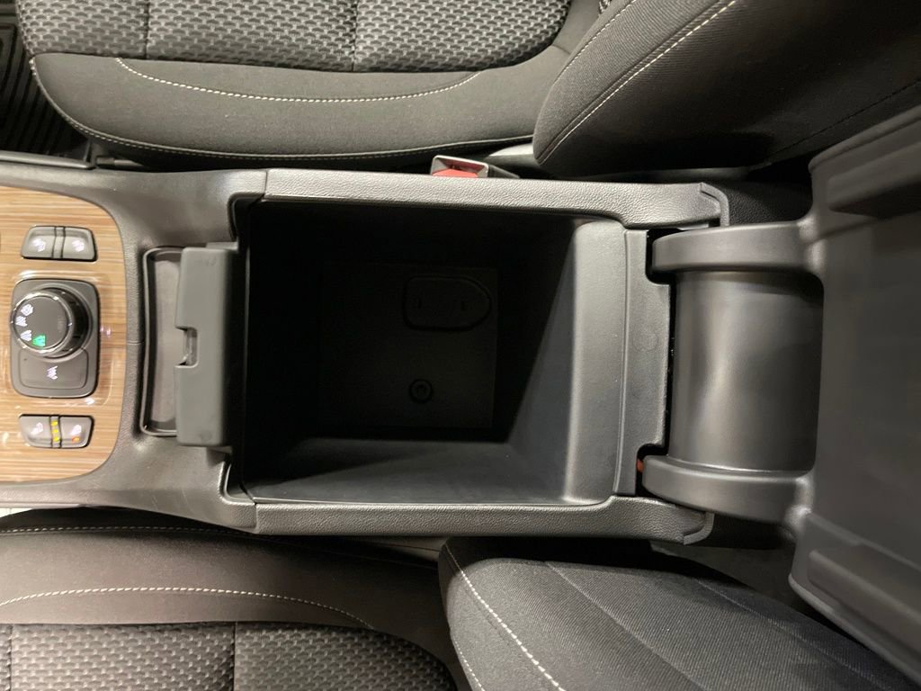 Certified 2023 GMC Acadia SLE w/ Driver Convenience Package image 25