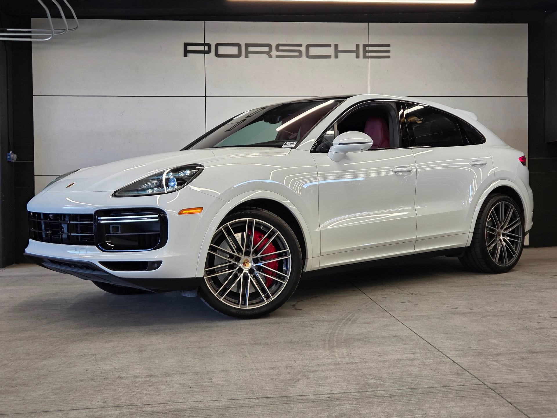 Certified 2023 Porsche Cayenne Turbo AWD/4WD image 1
