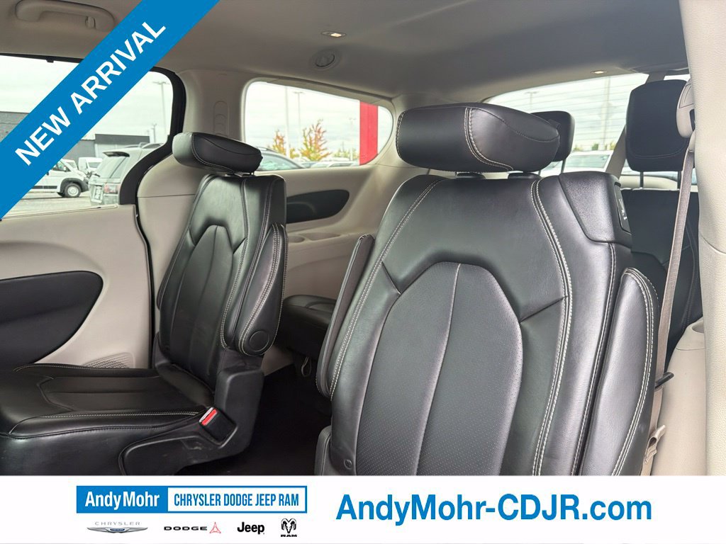 Used 2024 Chrysler Pacifica Touring-L FWD image 17