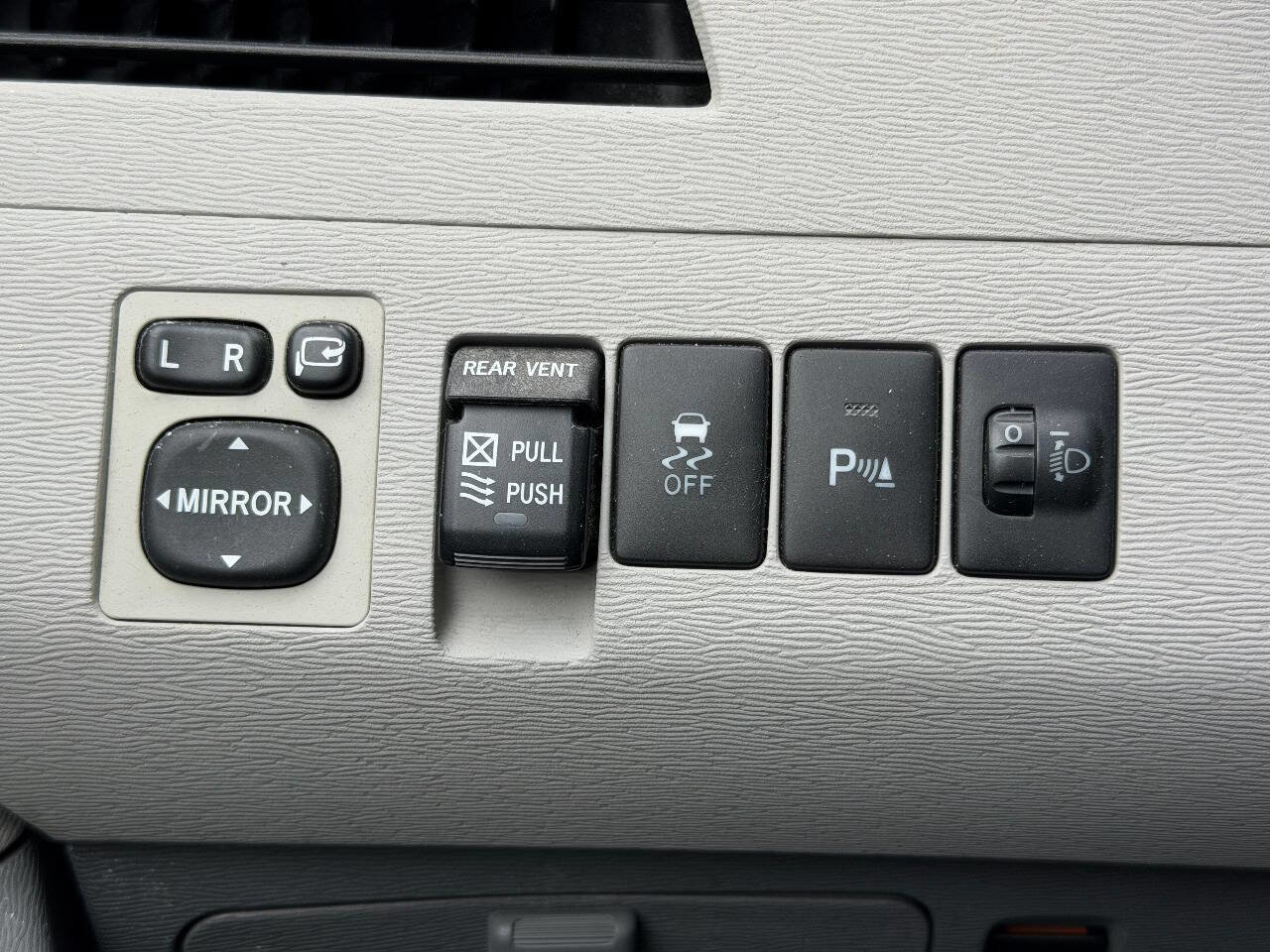 Used 2012 Toyota Sienna Limited w/ Premium Pkg FWD image 19